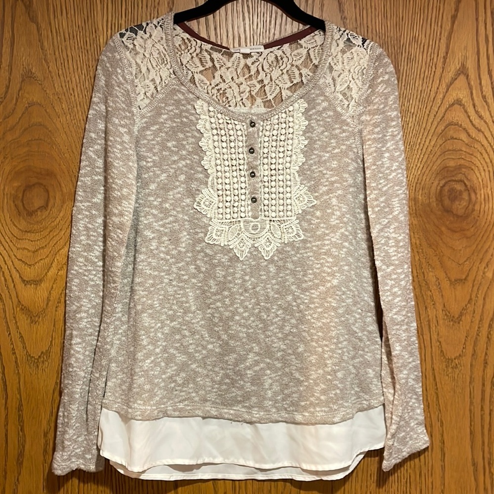 Coco + Jameson sweater small. Buckle.